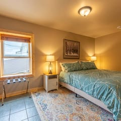 A Taste of Ely 4BR Apartment with Sauna
