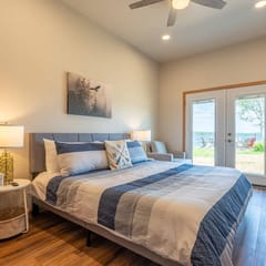 Sandy Point Resort, Lakeside 2BR Modern Escape