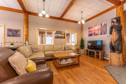 A Taste of Ely 4BR Apartment with Sauna