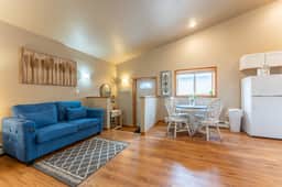 A Taste of Ely Studio, Heart of Downtown