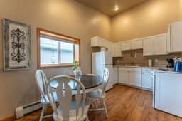 A Taste of Ely Studio, Heart of Downtown