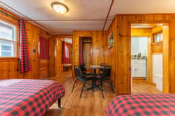 Vacation UniquEly Cottage 4, Downtown Ely