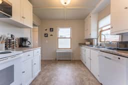 Camp Street Haven: 2 Bedroom recently remodeled