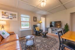 Camp Street Haven: 2 Bedroom recently remodeled