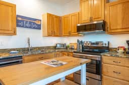 Sandy Point Resort, Lakeside 2BR Modern Escape