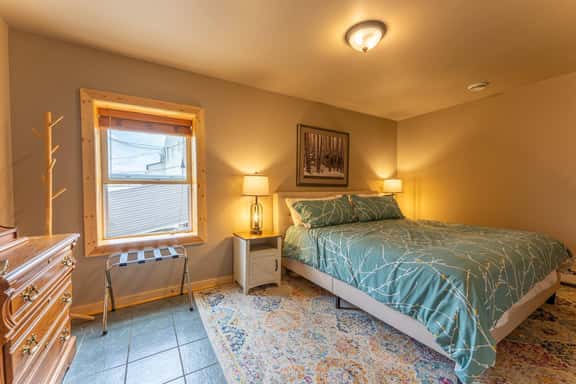 A Taste of Ely 4BR Apartment with Sauna - Image 1