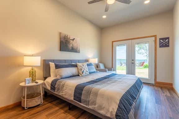 Sandy Point Resort, Lakeside 2BR Modern Escape - Image 1
