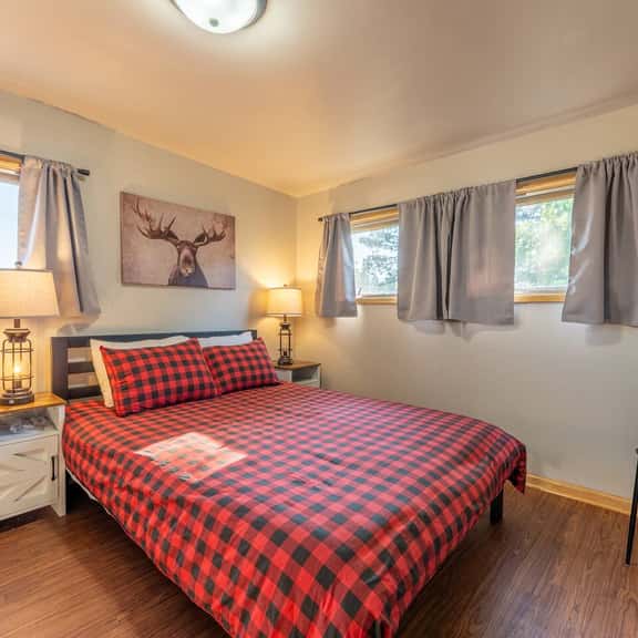Ely Basecamp, 5 Bedroom near Whiteside Park - Image 1