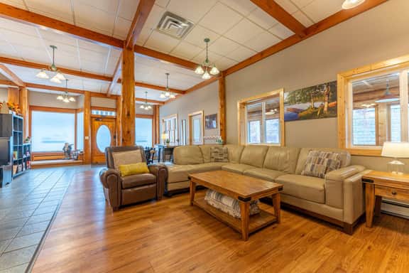 A Taste of Ely 4BR Apartment with Sauna