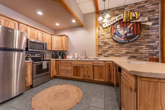 A Taste of Ely 4BR Apartment with Sauna