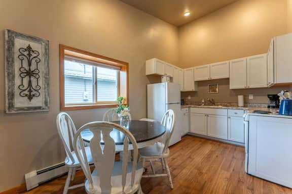 A Taste of Ely Studio, Heart of Downtown