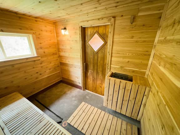 Yacht Club Cabin on Burntside with Private Sauna