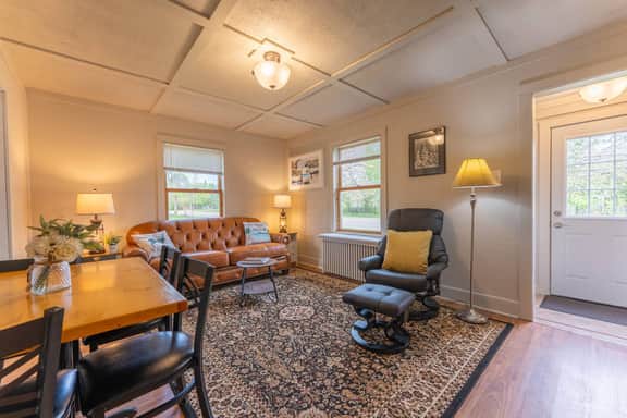 Camp Street Haven: 2 Bedroom recently remodeled