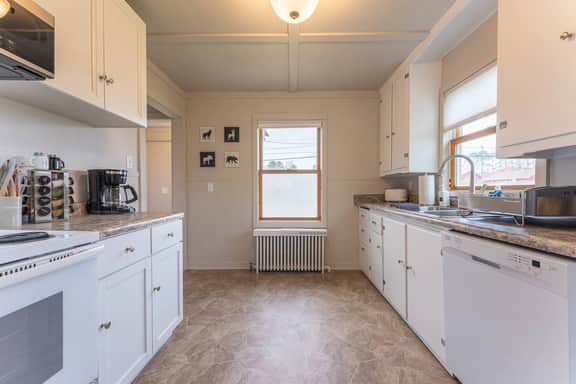 Camp Street Haven: 2 Bedroom recently remodeled