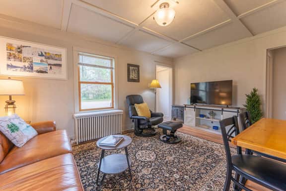 Camp Street Haven: 2 Bedroom recently remodeled