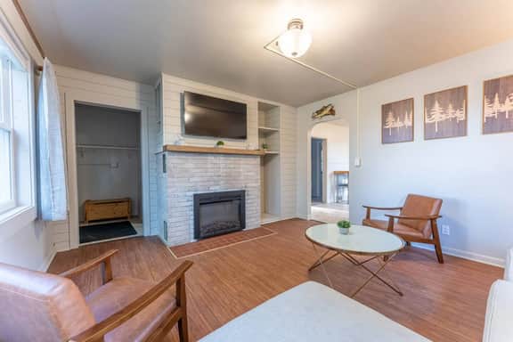 Ely Basecamp, 5 Bedroom near Whiteside Park