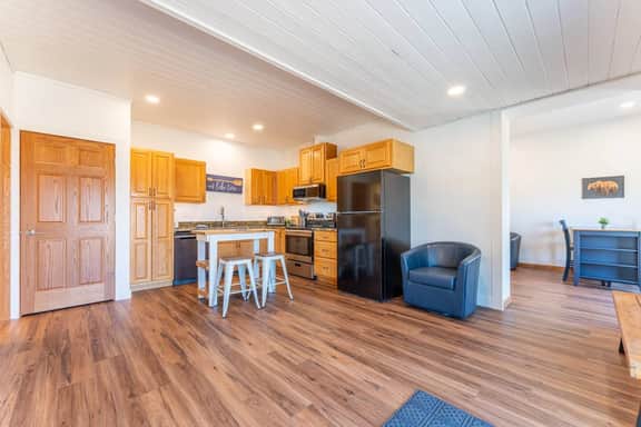 Sandy Point Resort, Lakeside 2BR Modern Escape