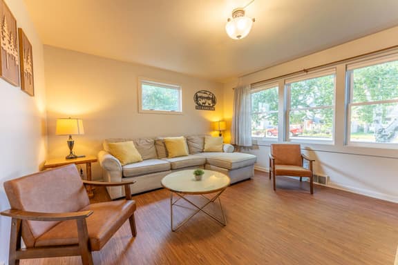 Ely Basecamp, 5 Bedroom near Whiteside Park